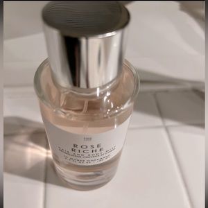 Le Monde Gourmand Rose riche 102